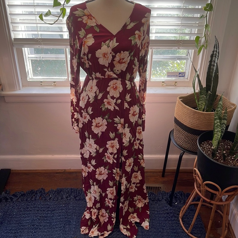 WOMEN’S MAXI FLORAL HOLIDAY DRESS WITH SLIT